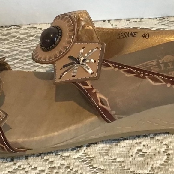 L’artiste Spring Step Sesame womens 9.5 tan floral wedge heel slip on sandals - Picture 3 of 7